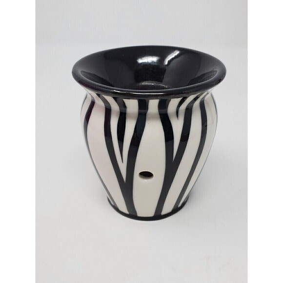SCENTSY RETIRED ZEBRA MINI PLUG IN WARMER ORIGINAL BOX BLACK & WHITE SAFARI - Picture 7 of 16